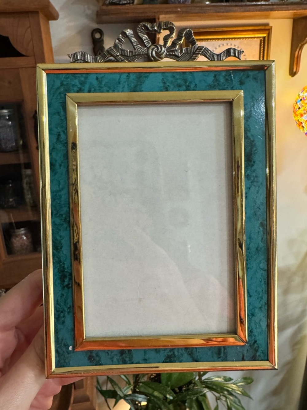 Vintage Metal Bow Detailed Picture Frame